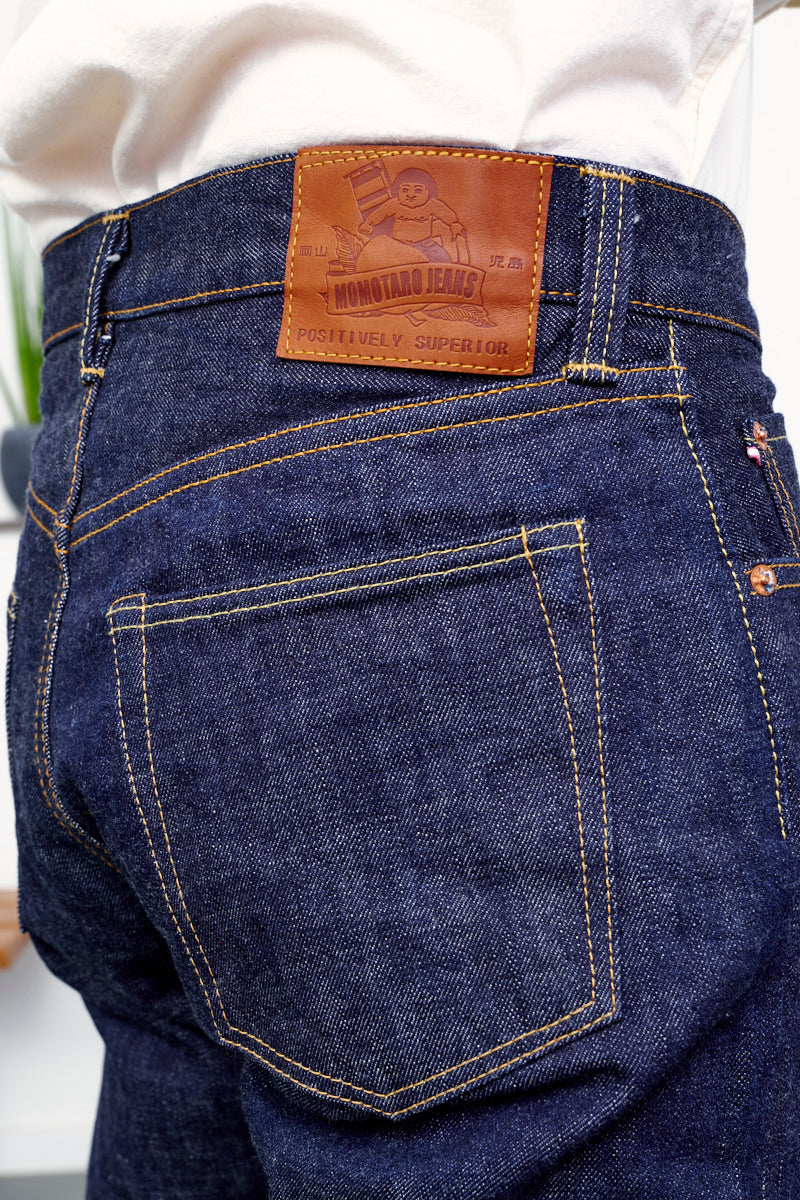 MOMOTARO / Jeans 15,4 oz Legacy Denim / Natural Tapered (Detail Tasche hinten, bund, Leder Patch)