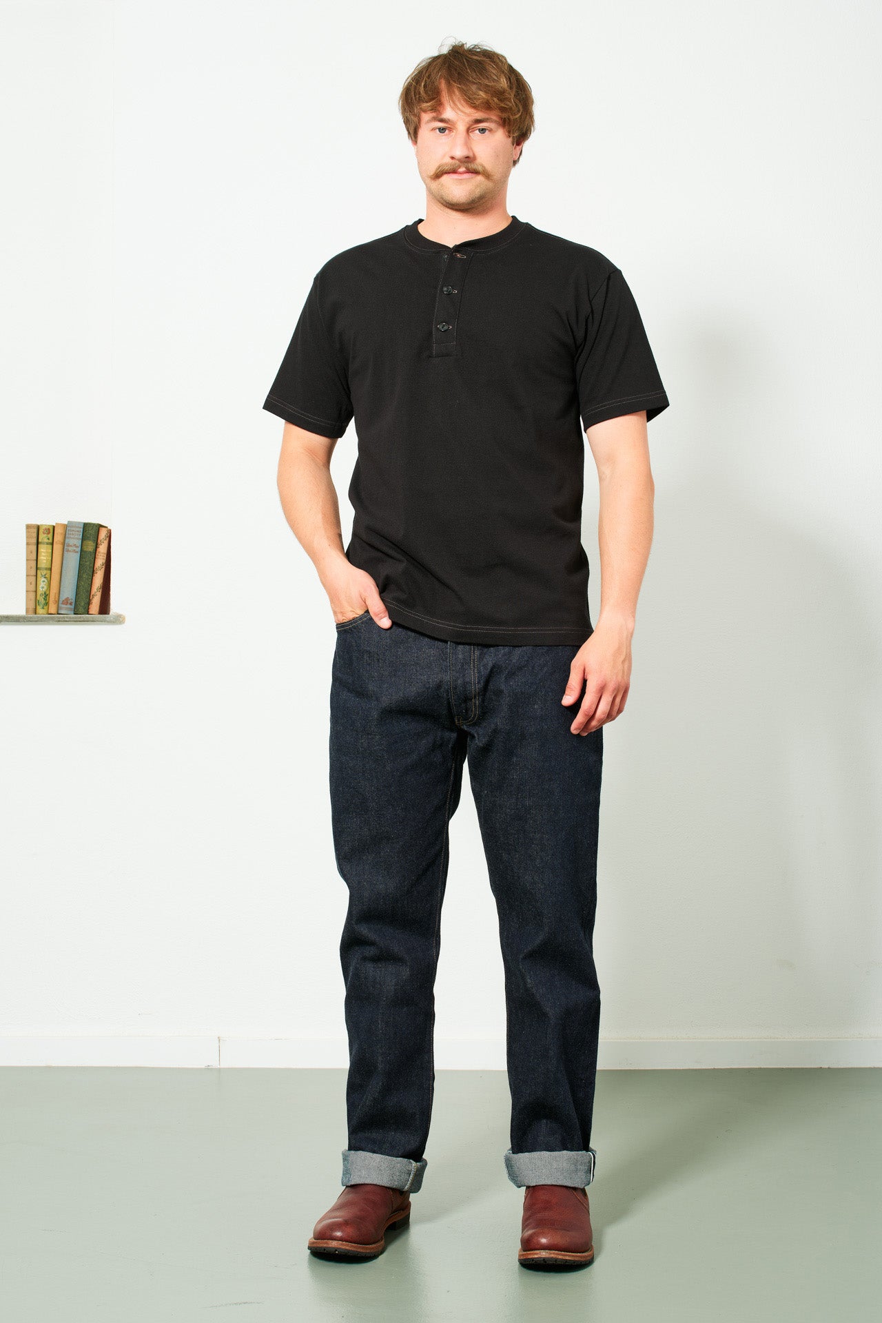 WHITESVILLE - Henley T-Shirt | black
