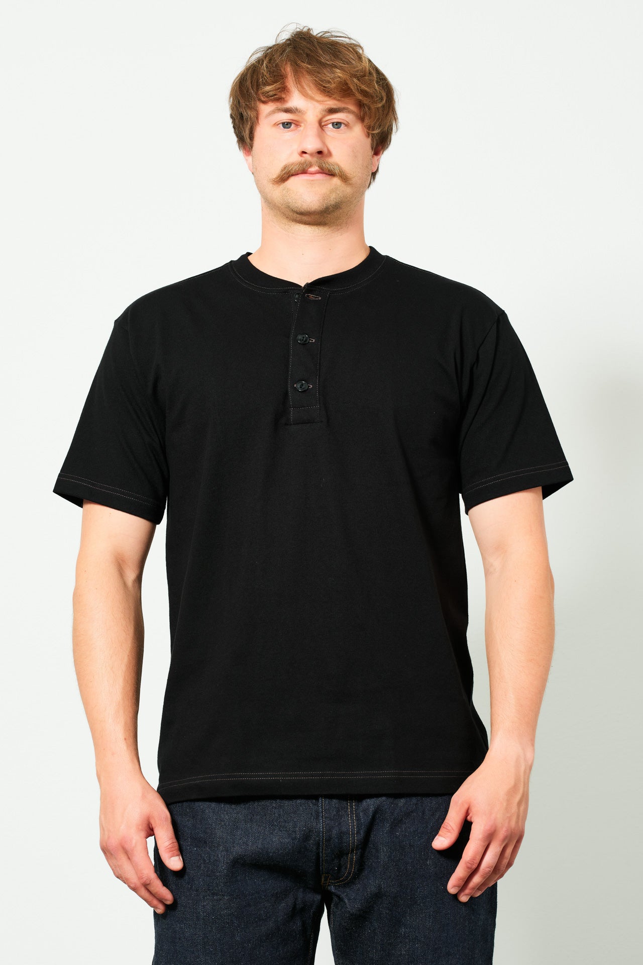 WHITESVILLE - Henley T-Shirt | black