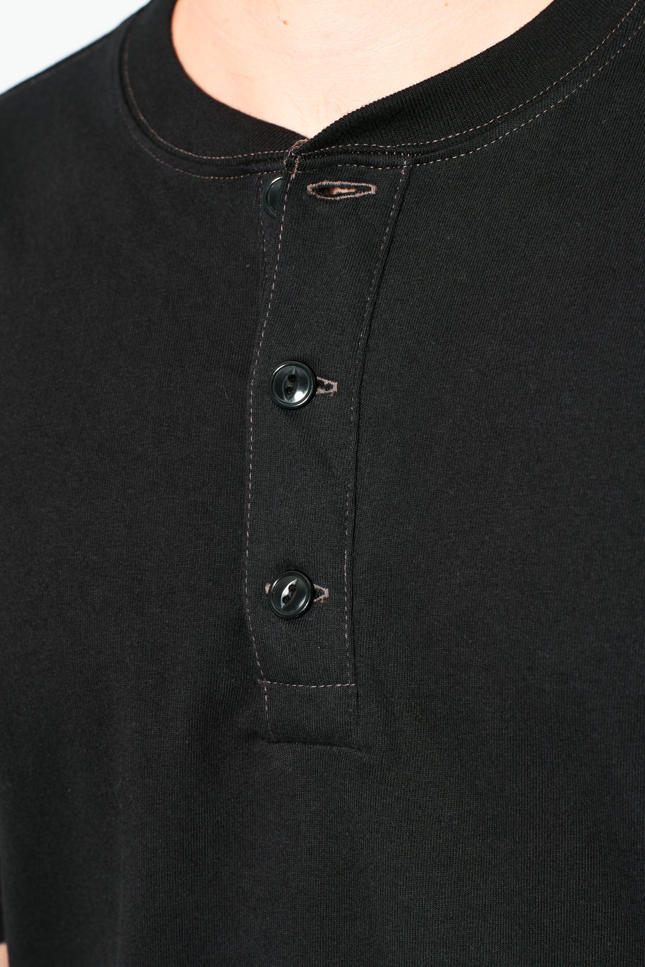 WHITESVILLE - Henley T-Shirt | black