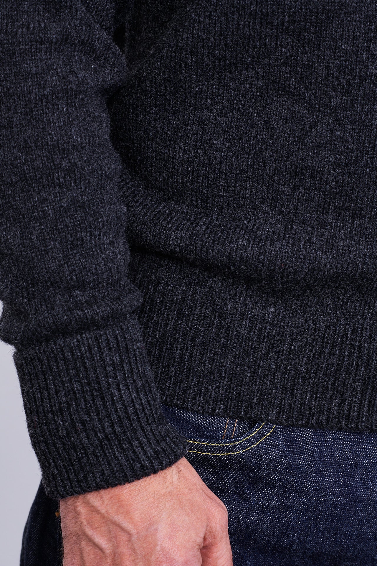 G.R.P. - Crewneck TEC RA 7 | charcoal