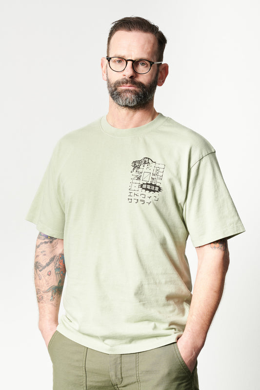 EDWIN - T-Shirt HAZARDOUSVOLTAGE print | desert sage